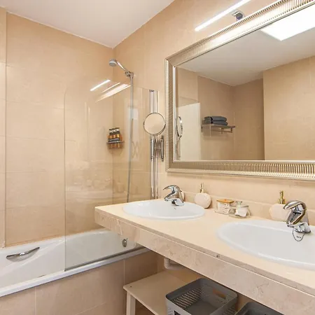 Ferienhaus Luxury Townhouse With Panoramic Sea View